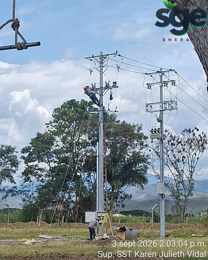 Estructura de medida y protección en media tensión sobre poste, obra en Buga, Valle